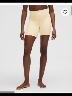BNWT lululemon align short buttercream size 4